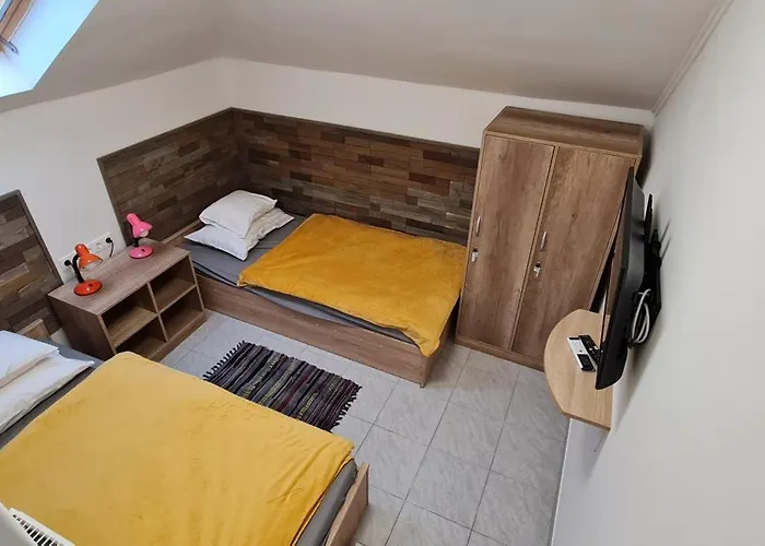 Nosztalgia Vendeghaz A Velencei-tonal *