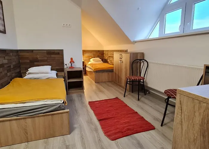 Nosztalgia Vendeghaz A Velencei-tonal *